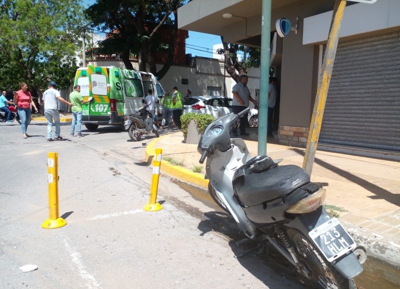 Tres personas heridas fue el saldo de dos accidentes viales que se registraron poco antes de las 14:30 horas de este lunes en distintos puntos de la ciudad.