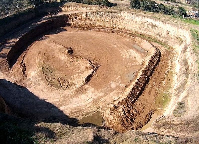 La firma responsable estará obligada al rellenado del terreno explotado.