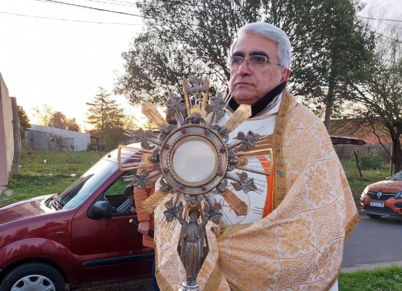 El sacerdote en cuestión.