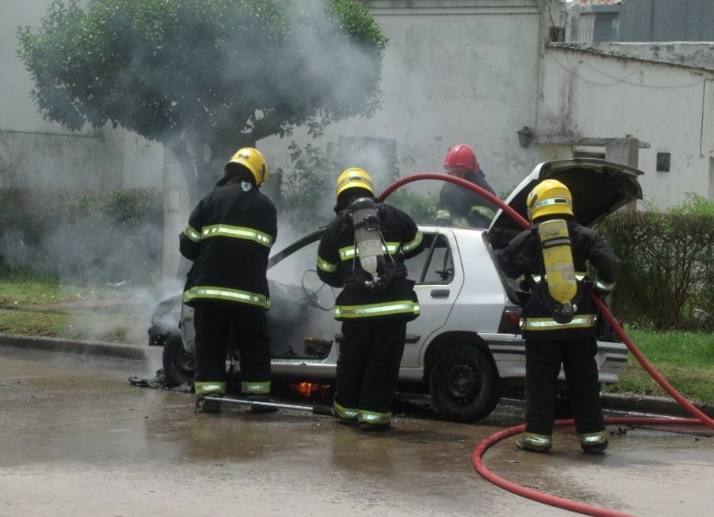 Intervención de los bomberos voluntarios.