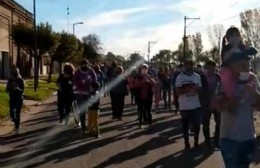 En medio del dolor y el desconcierto, un centenar de vecinos marchó en Inés Indart