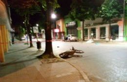 Un motociclista murió en el centro de la ciudad tras un trágico accidente