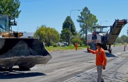 Repavimentan la rotonda de calle Buenos Aires