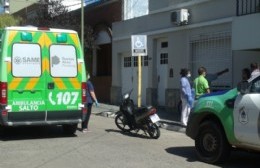 Una mujer fue hospitalizada tras descompensarse mientras circulaba en moto