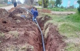 Arroyo Dulce: avanza el recambio de cañerías de agua potable