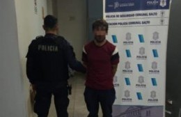 La Policía detuvo a un hombre tras un allanamiento